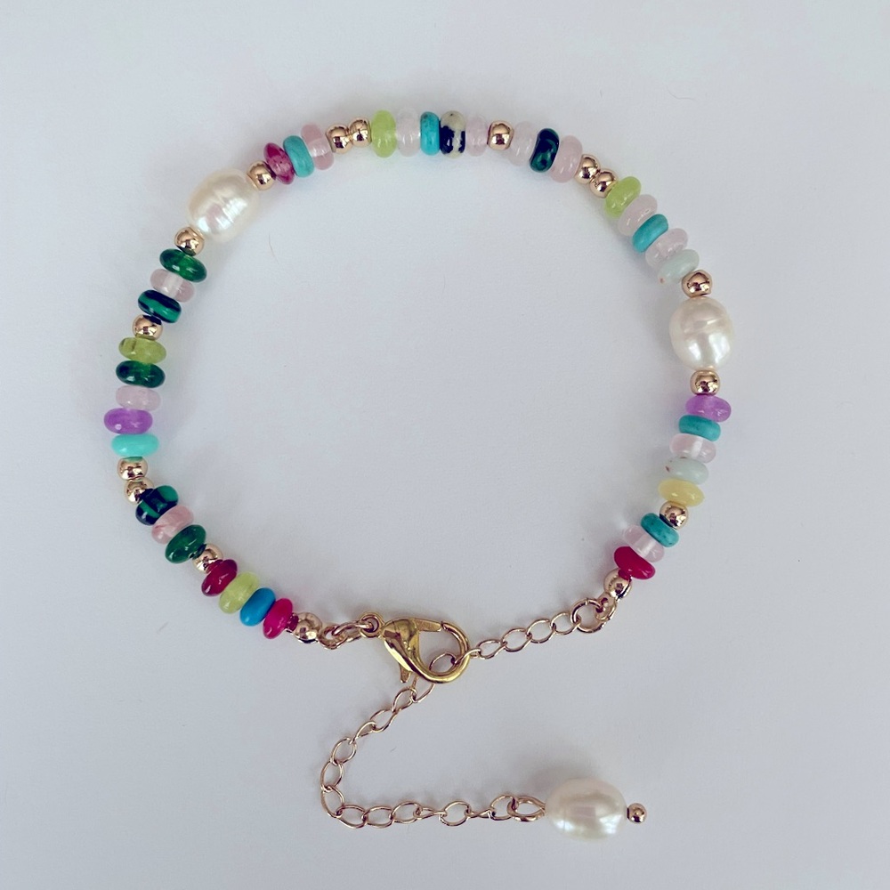 Eye Candy Red and Green Beaded Bracelet with Gold Clasp